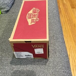 Vans men size 7.5 women size 9 slightly dirty due to storage but never worn